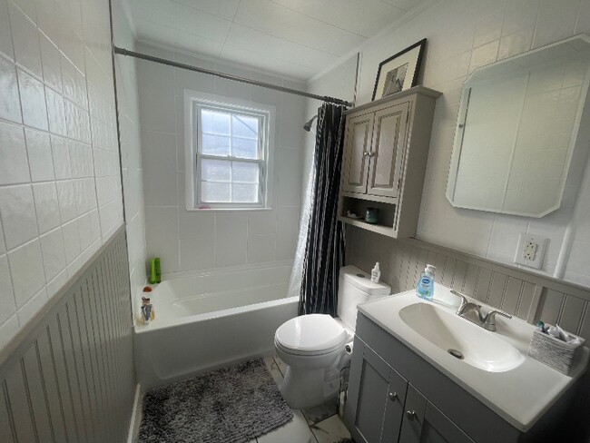 Building Photo - 1901 Cherry St