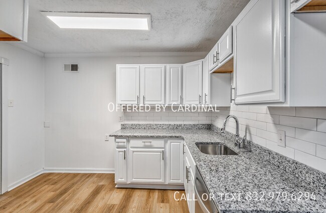 Building Photo - Spacious Rental| Monitored Alarm| Covered ...