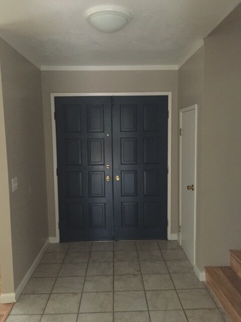 Entrance (inside) - 716 W 9th St