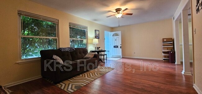 Building Photo - 218 N Palmyra Dr