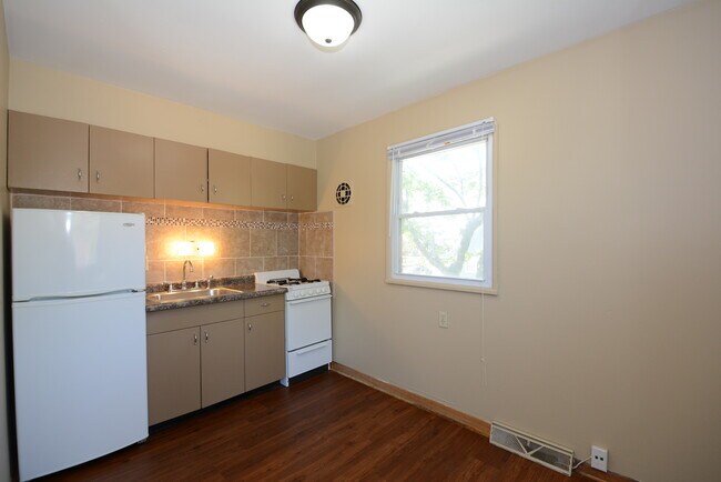 Building Photo - 7602 W Melvina St
