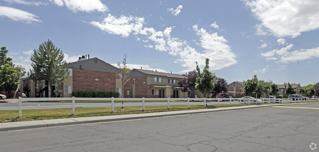 Foto del edificio - Dominguez Park Apartments