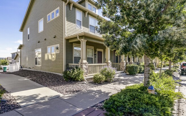 Building Photo - **Stunning 3-Bedroom End Unit Townhome - M...