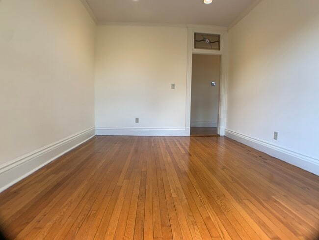 Foto del edificio - 100 Queensberry St