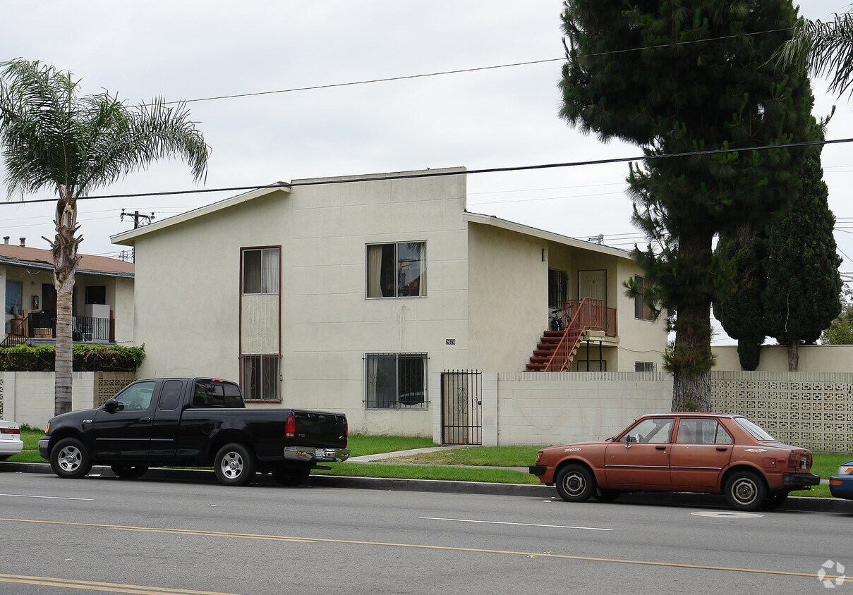 Primary Photo - 2626 Mcfadden Ave