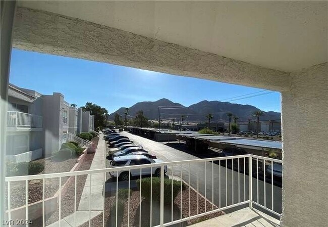 Foto del edificio - 6800 E Lake Mead Blvd