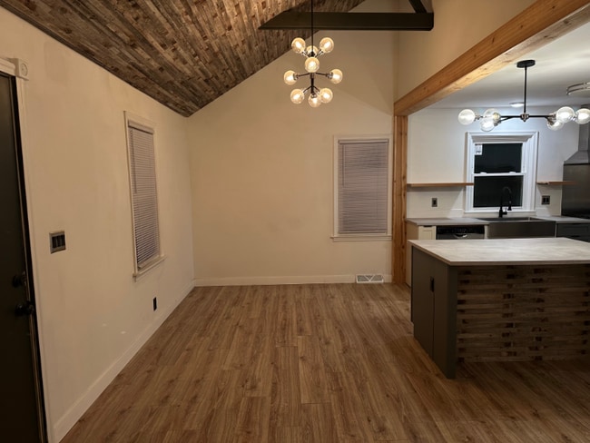 Foto del edificio - 21304 St Francis