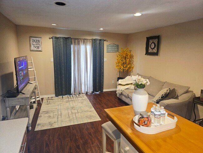 Foto del edificio - 580 Pleasure Is Blvd