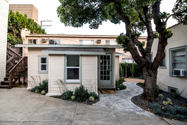 Building Photo - 950 North Hayworth Avenue