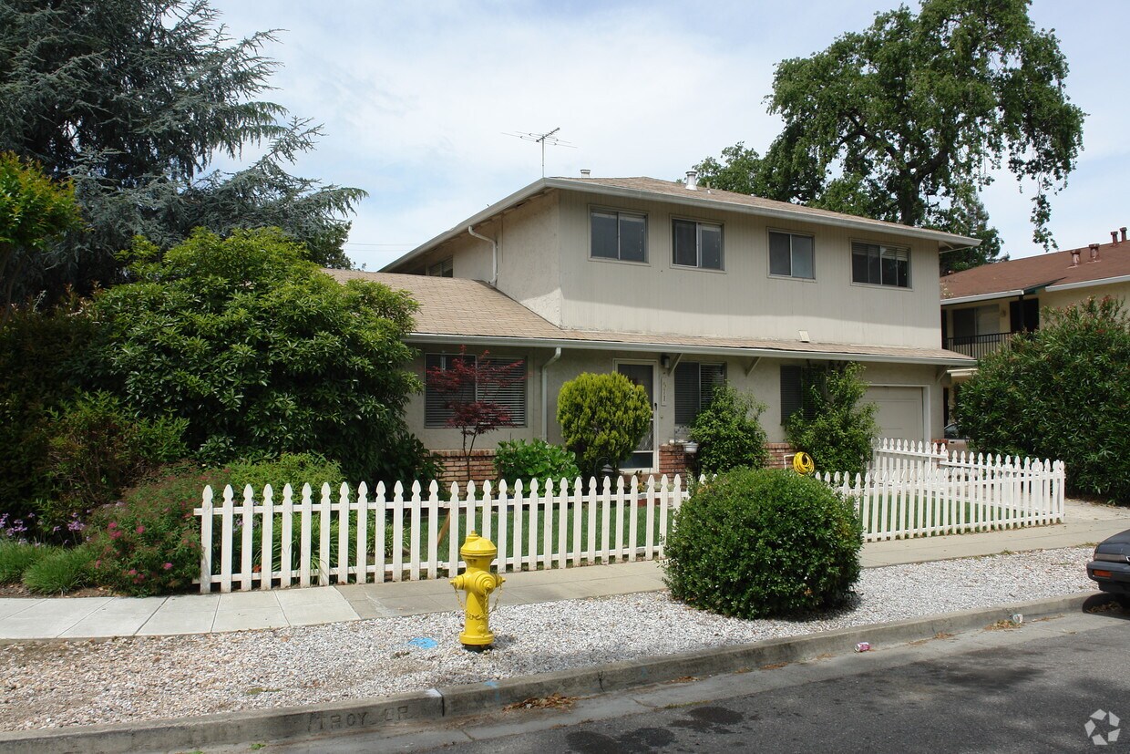 Primary Photo - 571 Troy Dr