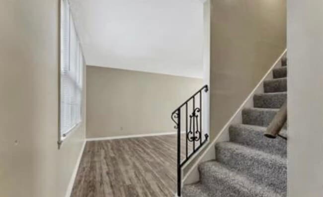 Building Photo - 3/2.5 Duplex In Taylors!
