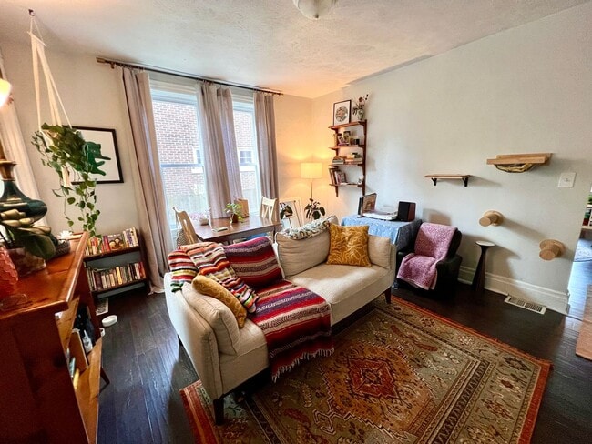 Building Photo - Pittsburgh - 2 Bedroom 1 Bathroom - Spacio...