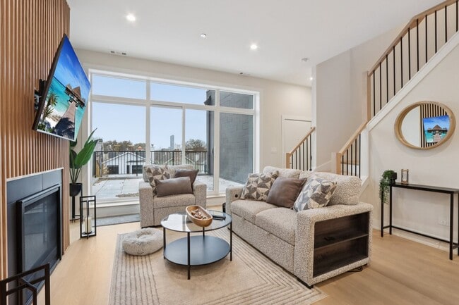 Building Photo - 4119 N Ashland Ave