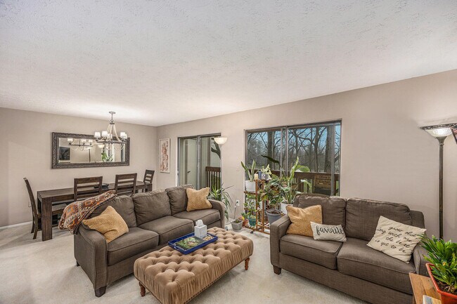 Building Photo - 1549 Charter Oak Dr