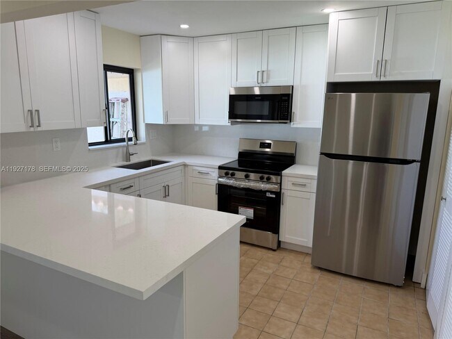 Foto del edificio - 13521 SW 65th Ln