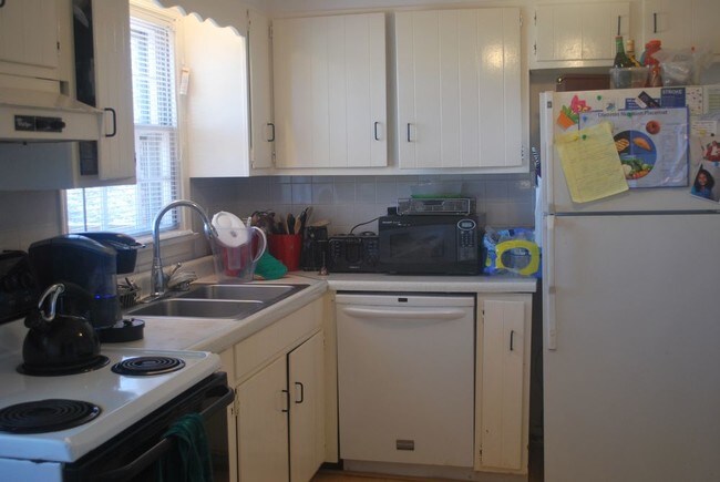 Building Photo - 5011 Sandpiper Dr