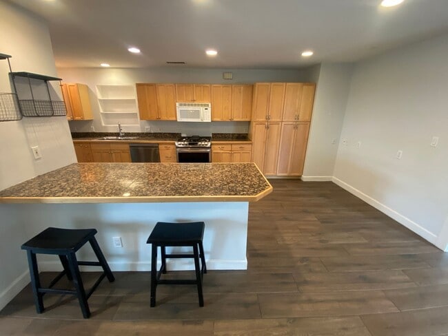 Building Photo - Beautifully Renovated 3 Bed 2 Bath on 17th Av South of Northern