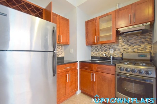 Building Photo - 166 W 129th St