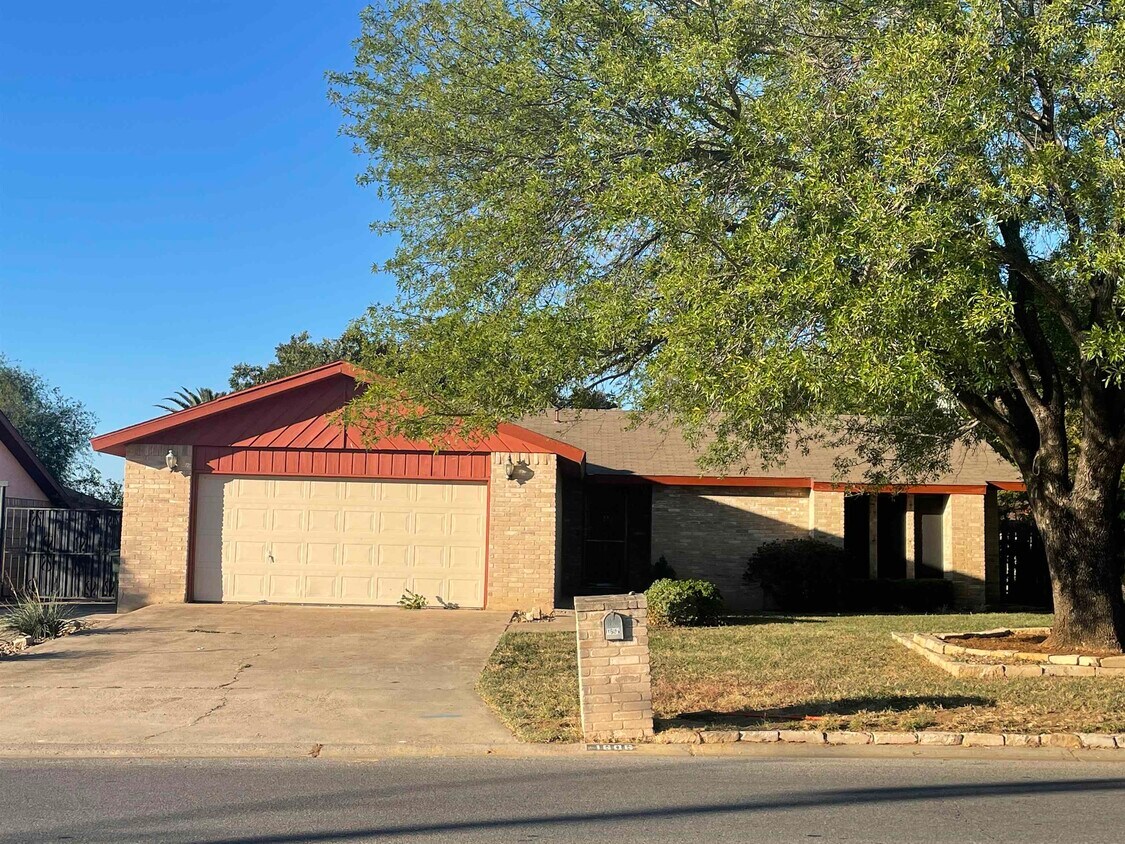 1606 Hillside Rd, Laredo, TX 78041 House for Rent in Laredo, TX