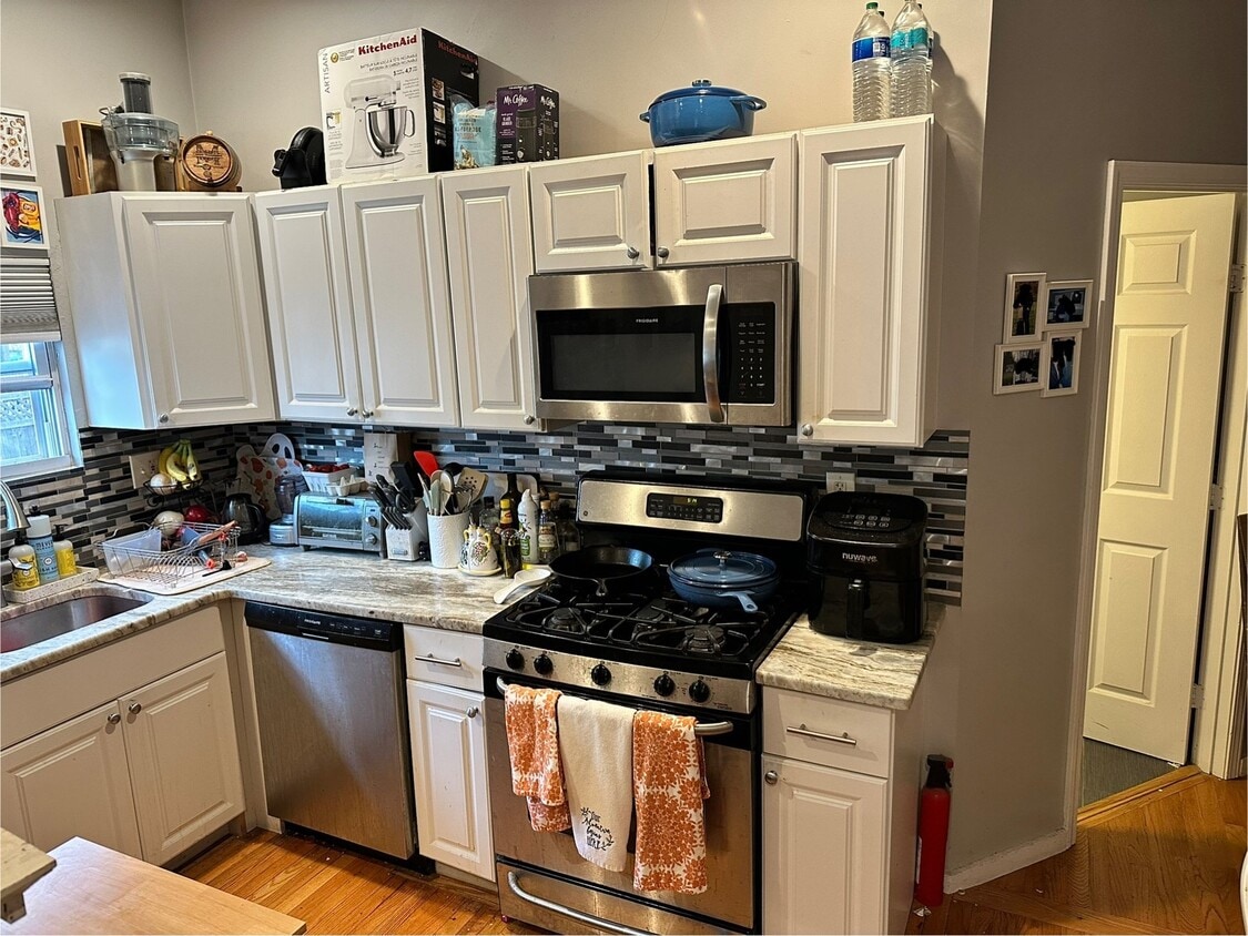 Foto principal - 423 E 3rd St