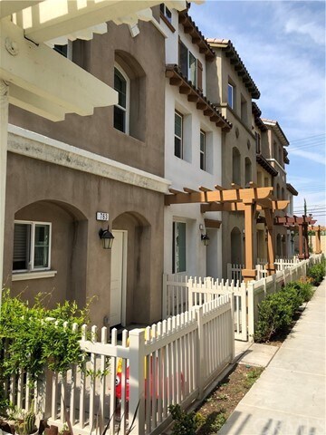 Building Photo - 755 E Bagnall St