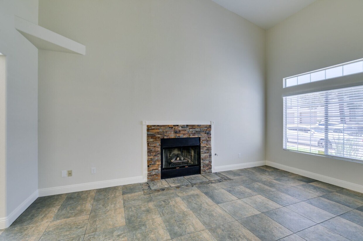 Primary Photo - Amazing !! 2 Bedroom 2.5 Bathroom Townhous...