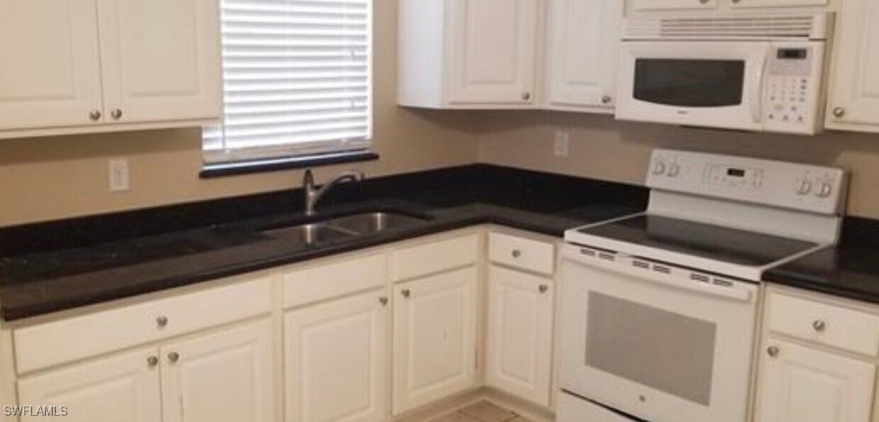 Foto principal - 3325 Arpt Rd S