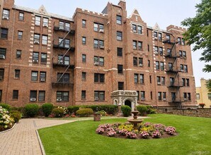 Building Photo - 23 Old Mamaroneck Rd