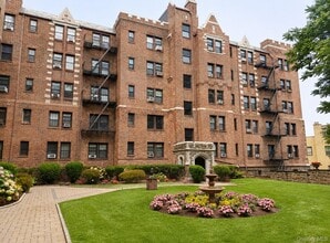 Building Photo - 23 Old Mamaroneck Rd