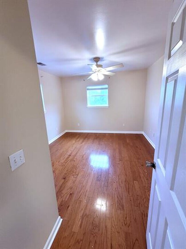 Building Photo - Welcome to University Park