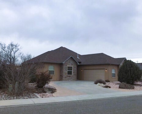 Foto principal - 325 Vista Valley Dr