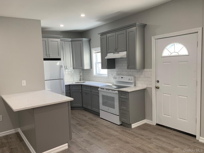 Building Photo - 21 Collegeview Ave