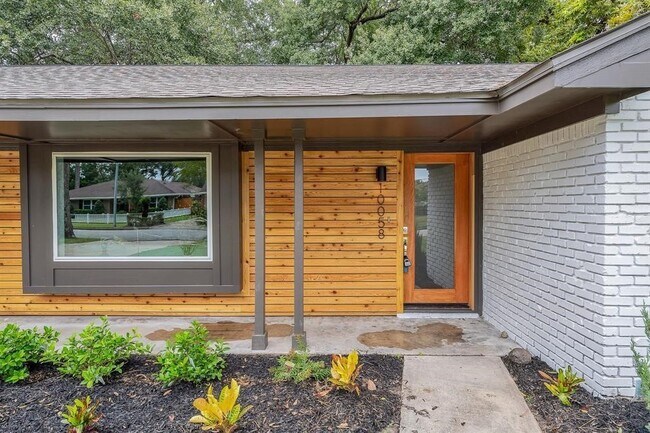 Foto del edificio - 10058 Larston St