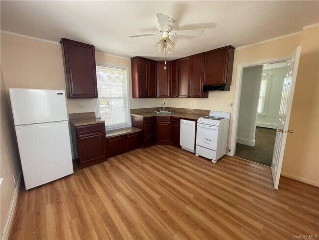 Building Photo - 152 Orange Ave