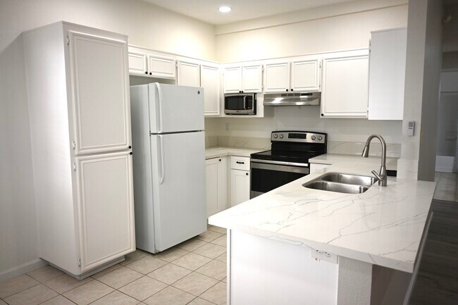 Building Photo - 17161 Alva Rd