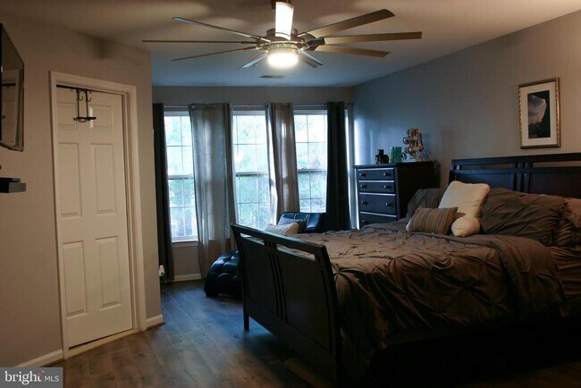Foto del edificio - 12702 Town Center Way