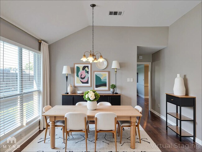Foto del edificio - 421 Pin Oak Ln