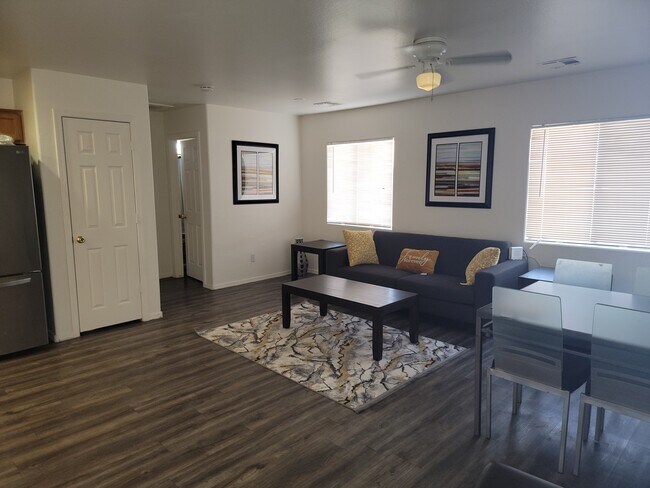 Foto del edificio - 7347 N Black Canyon Hwy