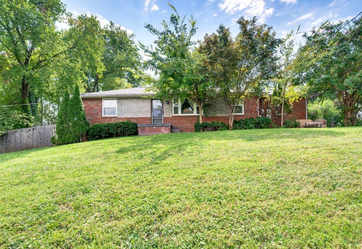 Foto principal - Beautifully Updated 3BR/1.5BA Home in Cove...