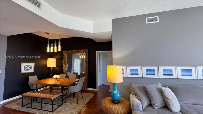 Foto del edificio - 2775 NE 187th St