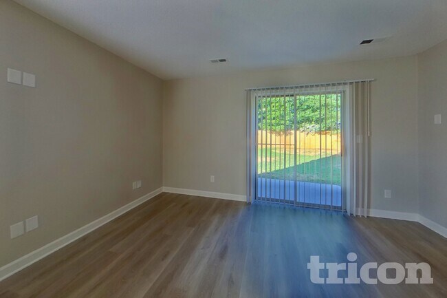 Building Photo - 1024 Crowders Woods Dr