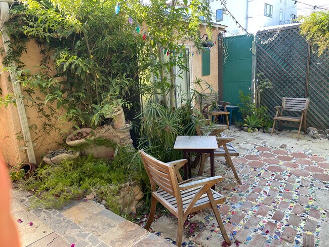 patio trasero - 8547 Airdrome St