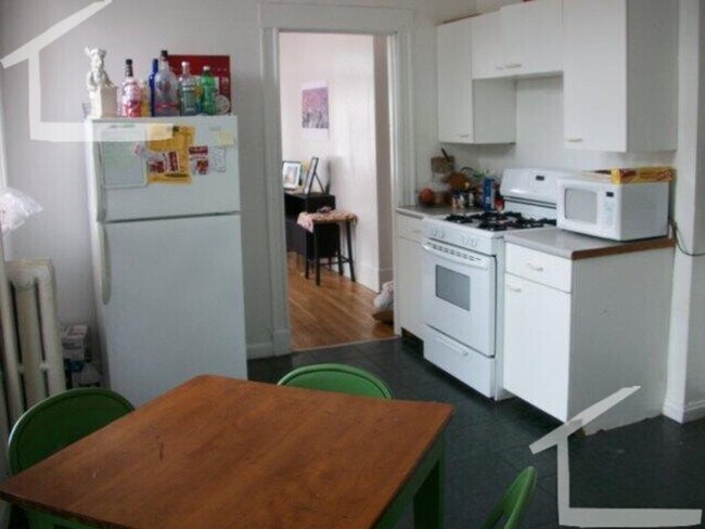 Foto del edificio - Large Unit on Cleveland Circle. Central AC...