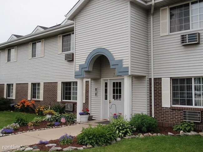 Building Photo - W239N5928 Maple Ave