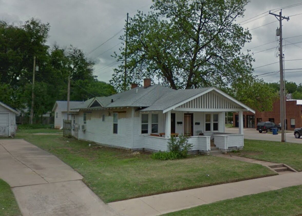 Primary Photo - 1121 S Main St