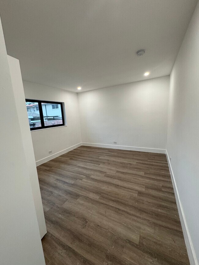 Building Photo - 1201 SW 30th Ct