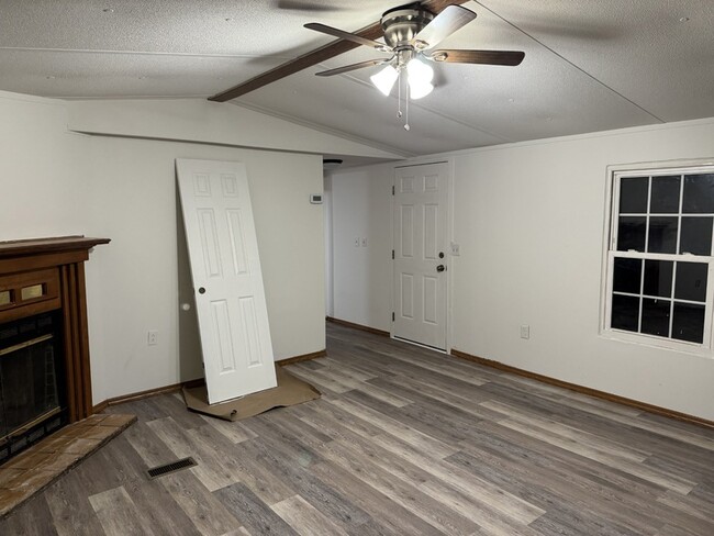 Building Photo - 10926 Old County Line Rd
