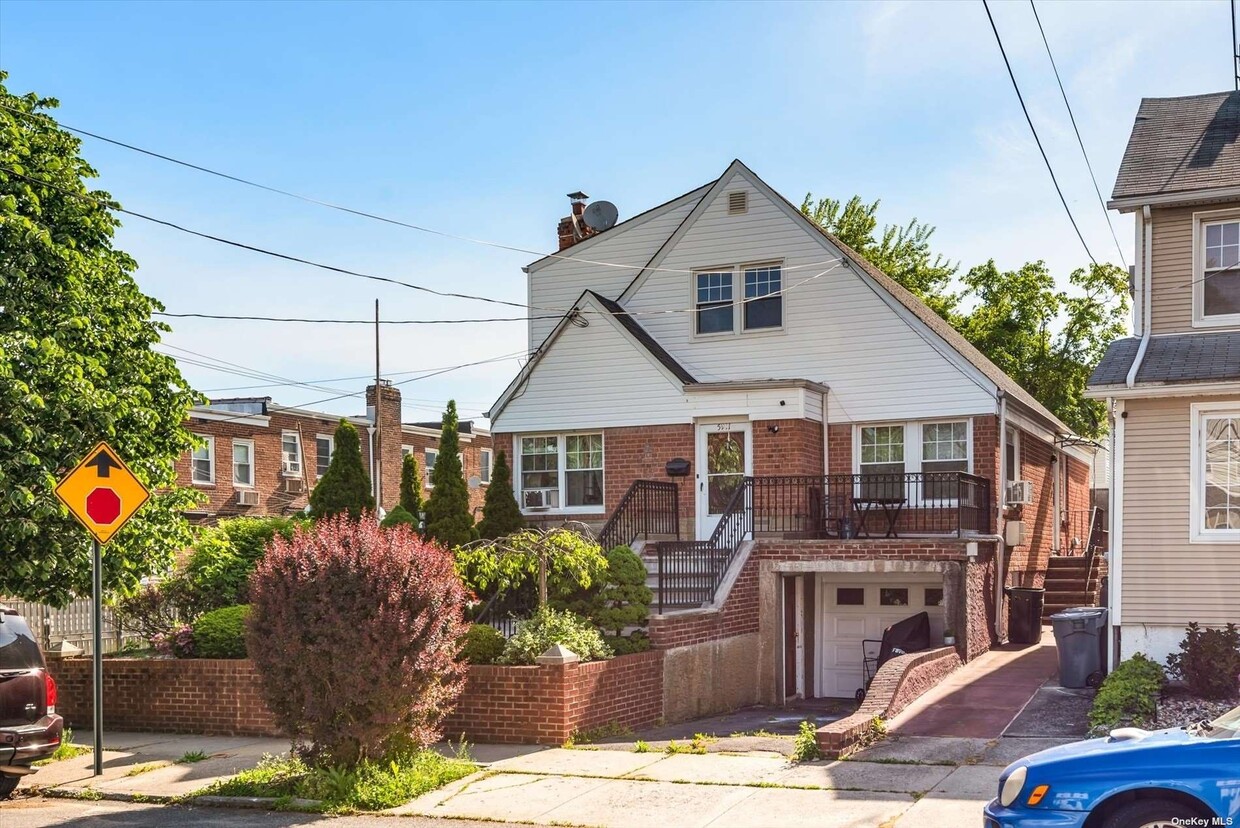 Primary Photo - 59-11 157th St