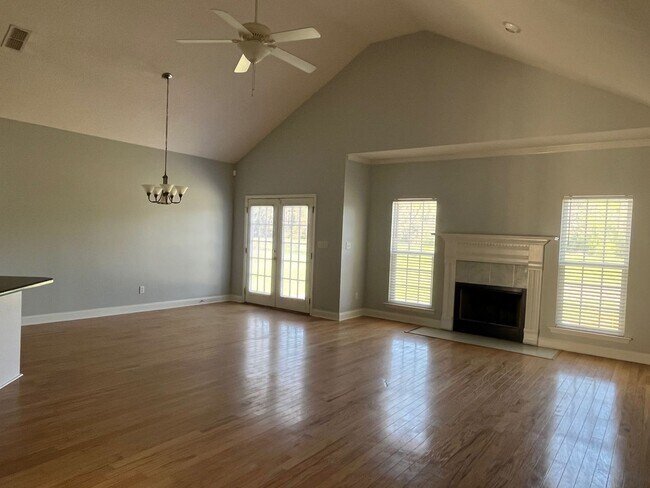 Foto del edificio - 104 Meadow Grove Ct