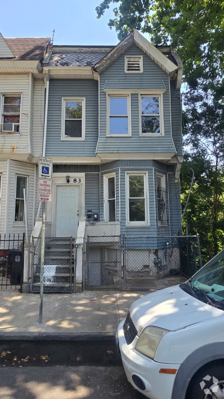 Building Photo - 83 Garside St